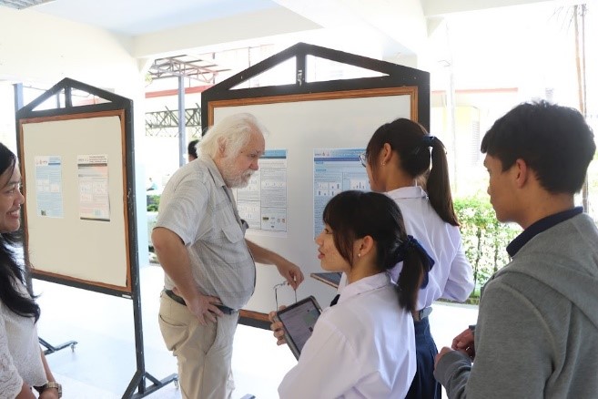 “การวิจัยรังสีคอสมิกสำหรับเยาวชน”